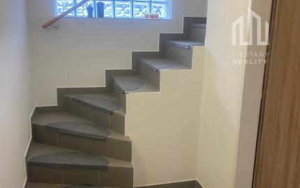 Na prenájom 2-izbový byt v dome takmer v centre, Piešťany