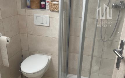 Na prenájom 2-izbový byt v dome takmer v centre, Piešťany