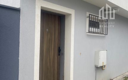 Na prenájom 2-izbový byt v dome takmer v centre, Piešťany