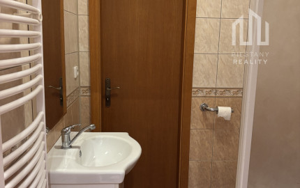 Prenájom obchodno/kancelárskeho priestoru s parkovaním v centre Piešťan