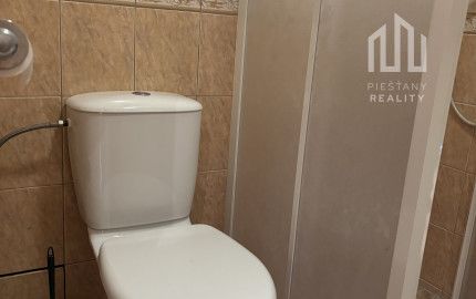 Prenájom obchodno/kancelárskeho priestoru s parkovaním v centre Piešťan