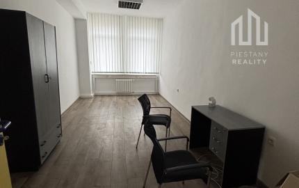 *Na prenájom* moderné kancelárske priestory, celé podlažie 335 m² v Piešťanoch