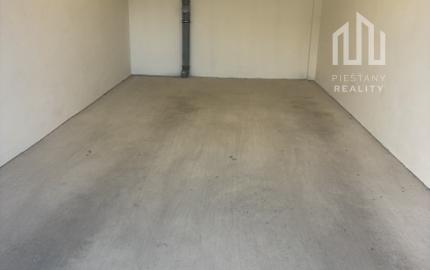 Na prenájom garáž + parkovacie státie v centre Piešťan