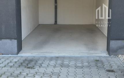 Na prenájom garáž + parkovacie státie v centre Piešťan