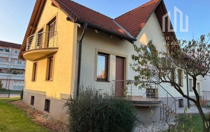 *TOP PONUKA* 7i RD vhodný aj ako sídlo firmy v exkluzívnej lokalite Piešťan