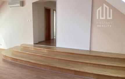 *TOP PONUKA* 7i RD vhodný aj ako sídlo firmy v exkluzívnej lokalite Piešťan