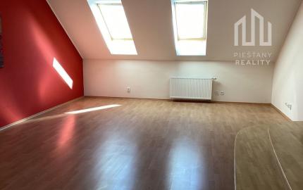 *TOP PONUKA* 7i RD vhodný aj ako sídlo firmy v exkluzívnej lokalite Piešťan