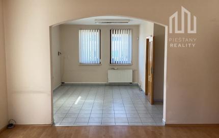 *TOP PONUKA* 7i RD vhodný aj ako sídlo firmy v exkluzívnej lokalite Piešťan