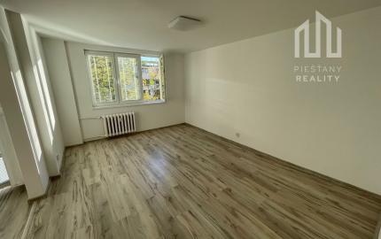 Na prenájom 3-izbový byt pri Kocke,  Piešťany