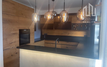 2 parkovacie miesta  V CENE BYTU! 3-izbový byt 110m2 pri parku, Stromová ul. Piešťany