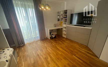 2 parkovacie miesta  V CENE BYTU! 3-izbový byt 110m2 pri parku, Stromová ul. Piešťany