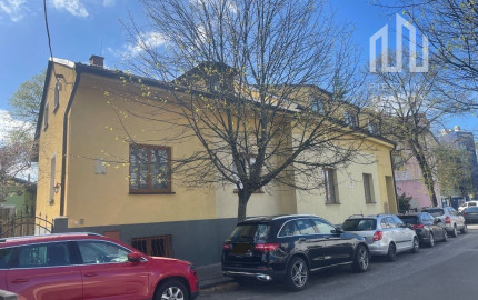 *NA PRENÁJOM* kancelárie v RD, samostatný byt a vínna pivnica v centre PIEŠŤAN