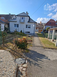 *Na predaj* 4i RD v obci Banka pri Piešťanoch