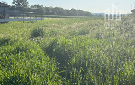 * POZEMOK * na stavbu RD v novej lokalite obce Modrovka