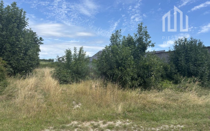 Pozemok na výstavbu RD v srdci obce Veľké Kostoľany