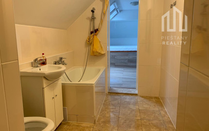 *NOVINKA* RD v Banke s pozemkom 728 m2 + 2izb. byt so samostatným vstupom