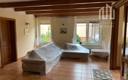 *NOVINKA* RD v Banke s pozemkom 728 m2 + 2izb. byt so samostatným vstupom