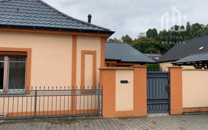 *NOVINKA* RD v Banke s pozemkom 728 m2 + 2izb. byt so samostatným vstupom