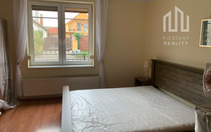 *NOVINKA* RD v Banke s pozemkom 728 m2 + 2izb. byt so samostatným vstupom