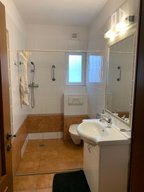 *NOVINKA* RD v Banke s pozemkom 728 m2 + 2izb. byt so samostatným vstupom