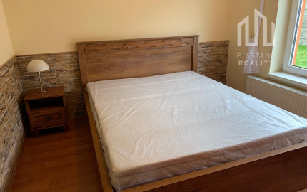 *NOVINKA* RD v Banke s pozemkom 728 m2 + 2izb. byt so samostatným vstupom