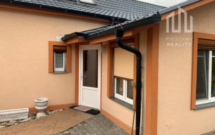 *NOVINKA* RD v Banke s pozemkom 728 m2 + 2izb. byt so samostatným vstupom