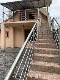 *NOVINKA* RD v Banke s pozemkom 728 m2 + 2izb. byt so samostatným vstupom