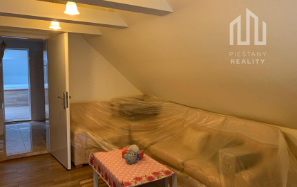 *NOVINKA* RD v Banke s pozemkom 728 m2 + 2izb. byt so samostatným vstupom