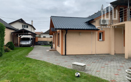 *NOVINKA* RD v Banke s pozemkom 728 m2 + 2izb. byt so samostatným vstupom