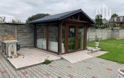 *NOVINKA* RD v Banke s pozemkom 728 m2 + 2izb. byt so samostatným vstupom