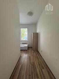 Ubytovanie priamo v centre Piešťan - samostatný 4-izbový byt v RD