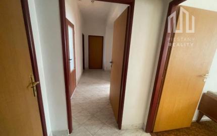 Ubytovanie priamo v centre Piešťan - samostatný 4-izbový byt v RD