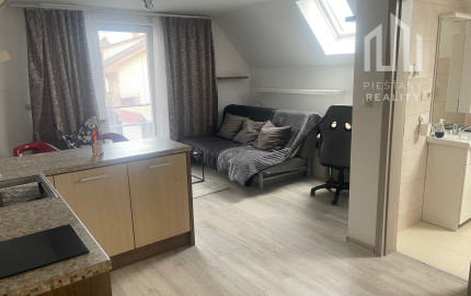 Na prenájom 2-izbový byt v dome takmer v centre, Piešťany