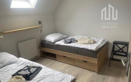 Na prenájom 2-izbový byt v dome takmer v centre, Piešťany