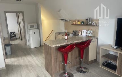 Na prenájom 2-izbový byt v dome takmer v centre, Piešťany
