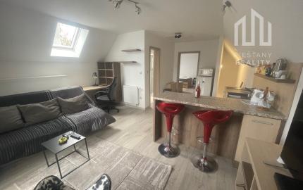 Na prenájom 2-izbový byt v dome takmer v centre, Piešťany