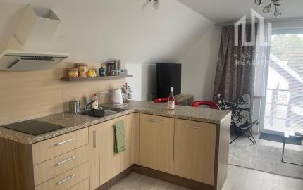 Na prenájom 2-izbový byt v dome takmer v centre, Piešťany