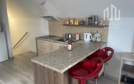 Na prenájom 2-izbový byt v dome takmer v centre, Piešťany