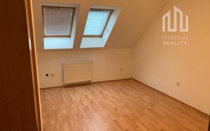 Rodinný dom Piešťany, Pod Párovcami – 4 izby, záhrada, výťah a garáž