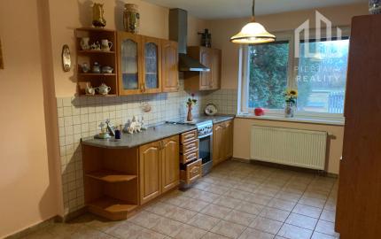 Rodinný dom Piešťany, Pod Párovcami – 4 izby, záhrada, výťah a garáž