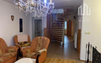 Rodinný dom Piešťany, Pod Párovcami – 4 izby, záhrada, výťah a garáž