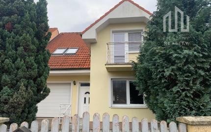 Rodinný dom Piešťany, Pod Párovcami – 4 izby, záhrada, výťah a garáž