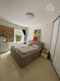 Moderný 3-izbák s predzáhradkou - bývanie s noblesou v srdci Starého Mesta