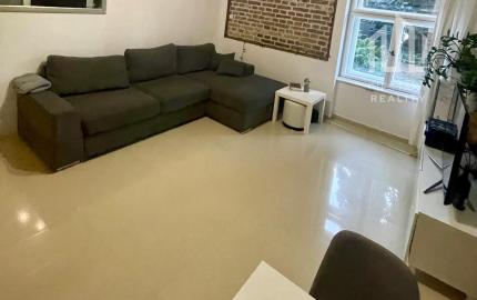 Moderný 3-izbák s predzáhradkou - bývanie s noblesou v srdci Starého Mesta