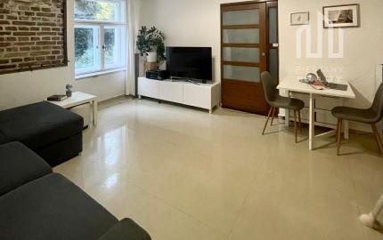 Moderný 3-izbák s predzáhradkou - bývanie s noblesou v srdci Starého Mesta