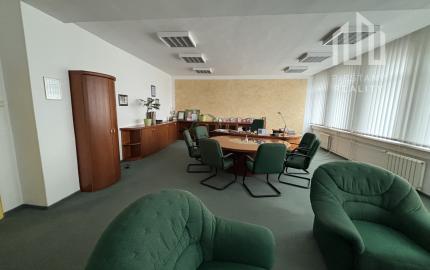 *Na prenájom* moderné kancelárske priestory, celé podlažie 335 m² v Piešťanoch