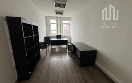 *Na prenájom* moderné kancelárske priestory, celé podlažie 335 m² v Piešťanoch