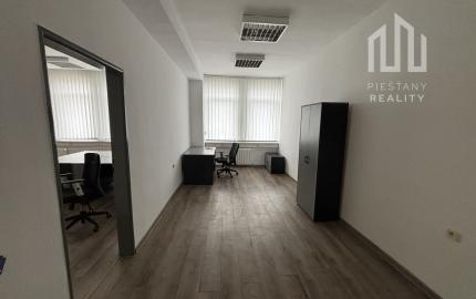 *Na prenájom* moderné kancelárske priestory, celé podlažie 335 m² v Piešťanoch