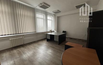 *Na prenájom* moderné kancelárske priestory, celé podlažie 335 m² v Piešťanoch