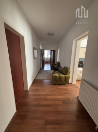 Štýlové bývanie v prestížnej časti Topoľčian - veľký pozemok, tichá ulica a výborný stav